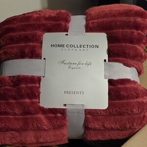Home Collection Plush Ribbed Red Throw